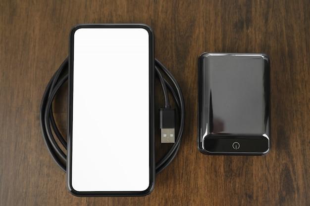 Does iPod Touch come with wall charger? 