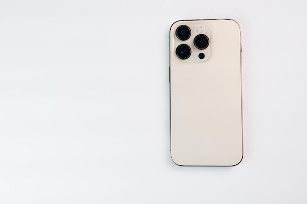 Does the iPhone 3GS have front camera? 
