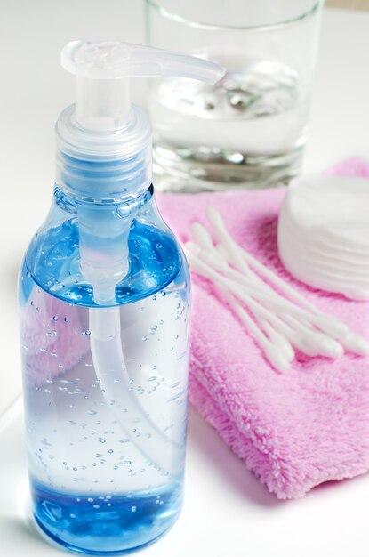 Does vinegar dissolve cotton? 
