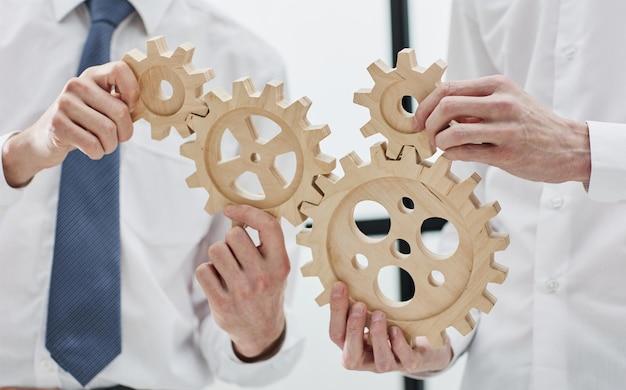 What are the principles of engineering economy? 