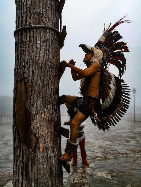 What food did the Iroquois tribe eat? 