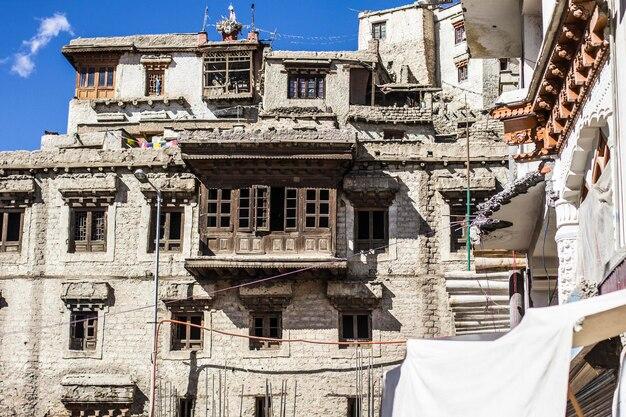 What kind of houses are there in Kashmir? 