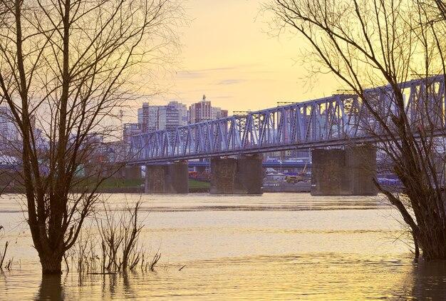 Where does the Ob River begin and end? 