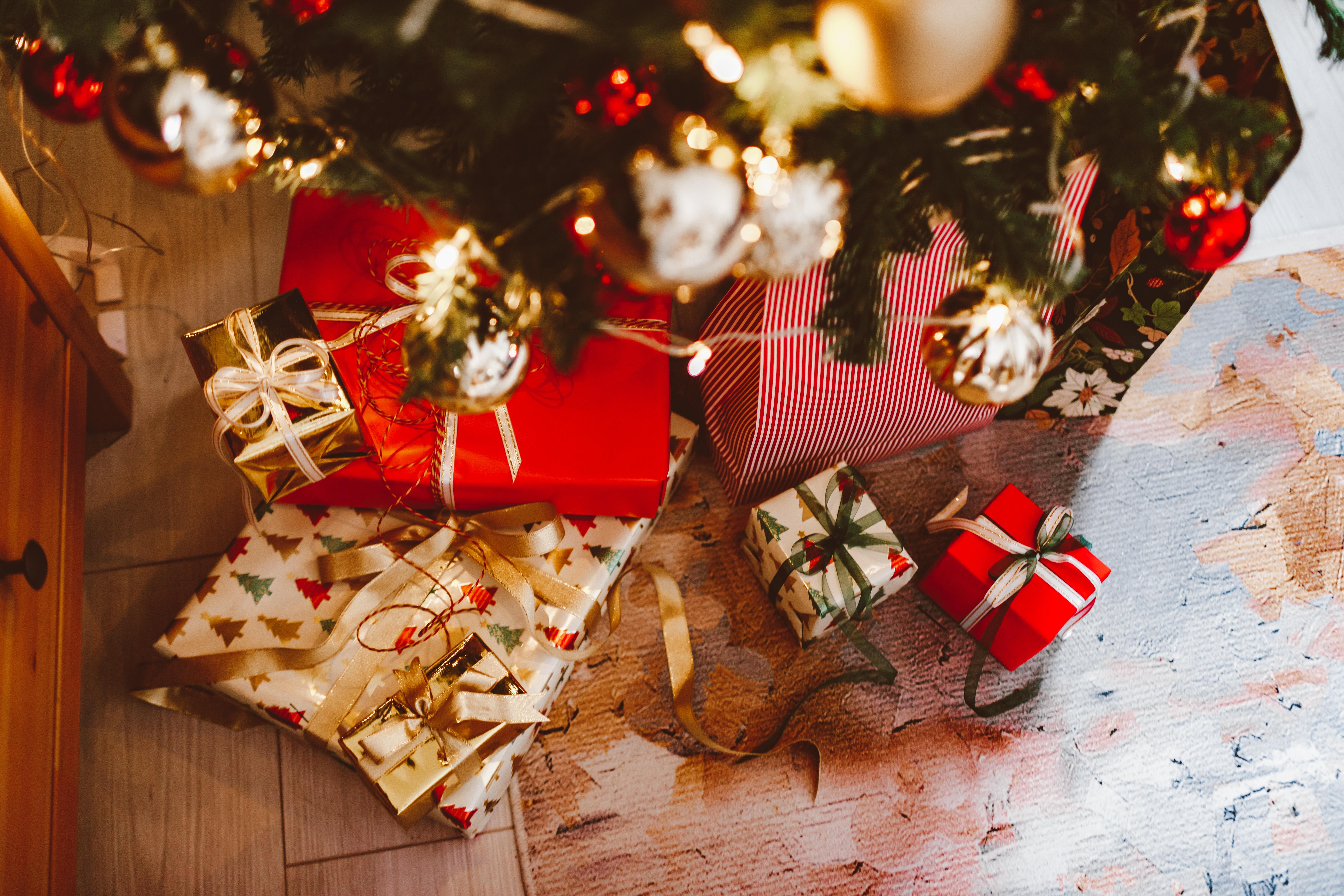 What types of gifts are given on Christmas in Germany? 