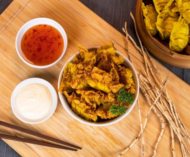 What is the difference between fried wonton and crab rangoon? 