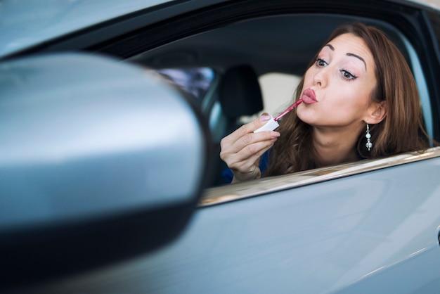 Does the Honda Insight use gas? 