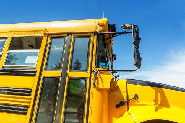 How do bus drivers close the door when they get off? 