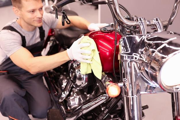 How do motorcycle reserve tank work? 