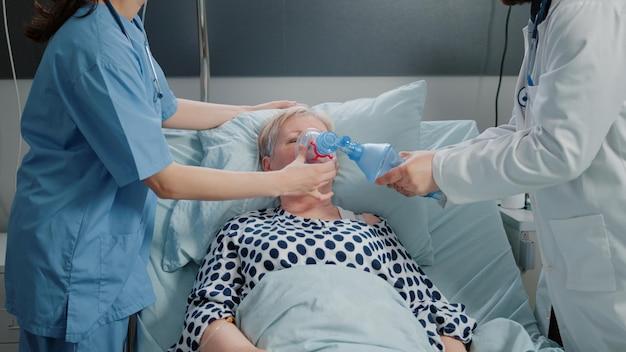 How do nurses specialize in ER? 
