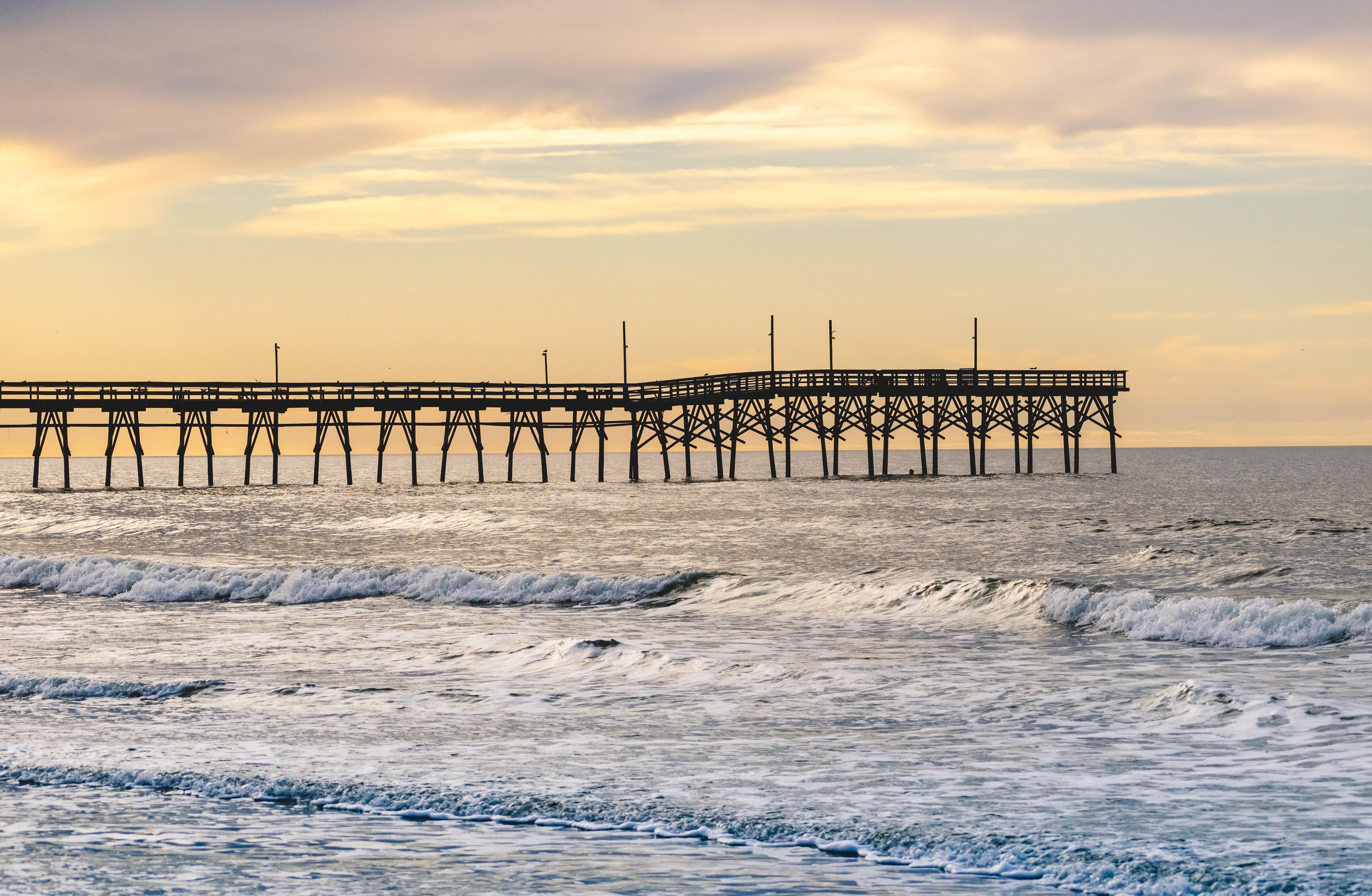 How far is UNC Wilmington from the beach? 
