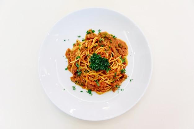 How long can spaghetti sauce with meat sit out? 