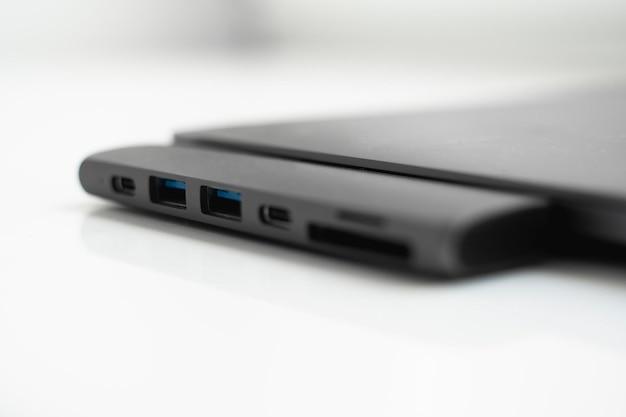 How many hours does Lenovo battery last? 