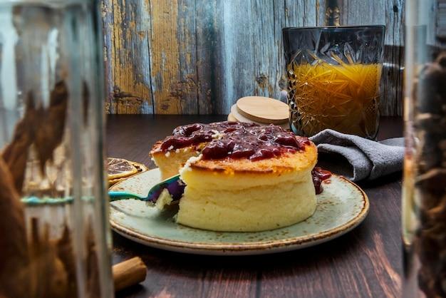 How long does flan stay good in the fridge? 