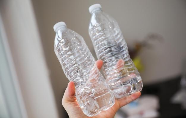 How long does it take for a 1000 mL IV drip saline bag to empty? 