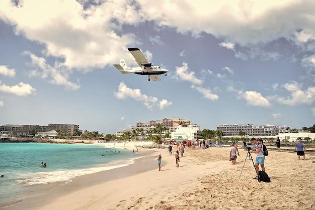 How long does it take to fly to the Caribbean? 