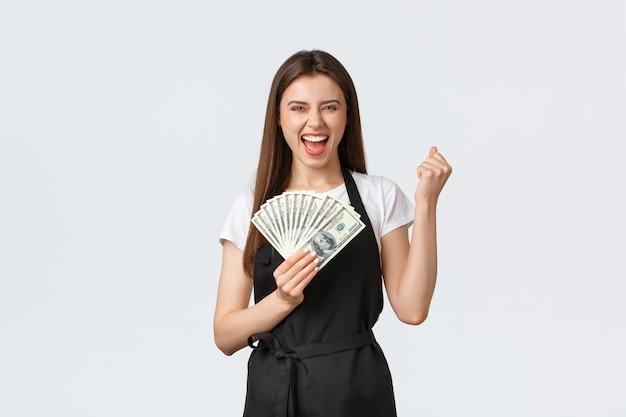 How long does it take to get first paycheck from Dollar General? 