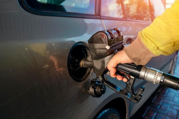 How long does it take to replace a fuel tank? 