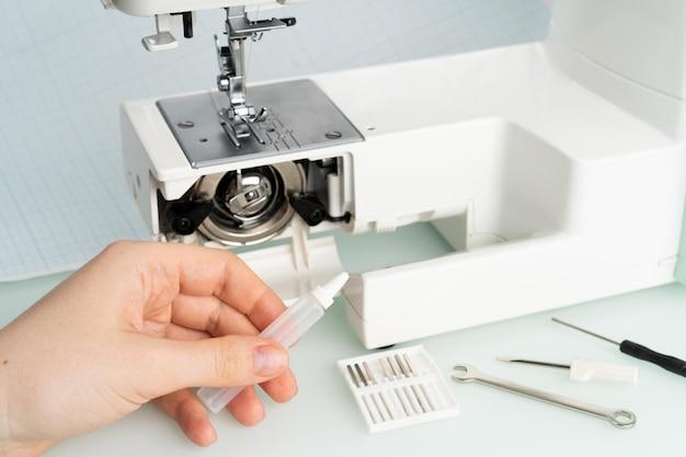 How long does sewing machine oil last? 