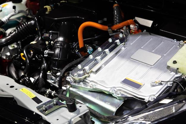 How long does the hybrid battery last in a Ford Escape? 