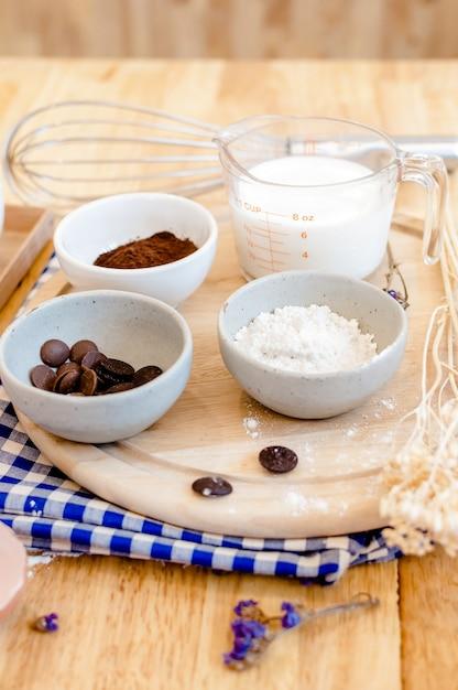 How many cups is 8 oz flour? 