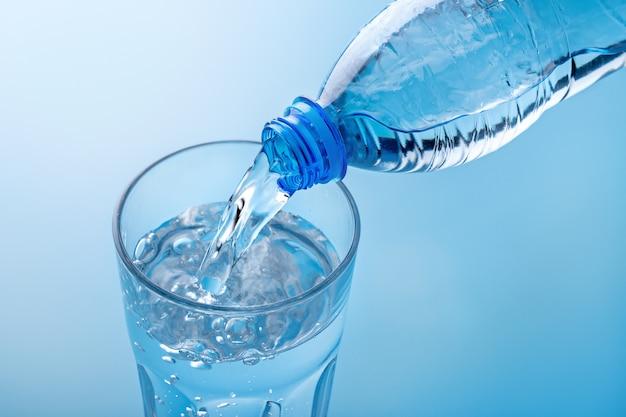 How many glasses of water is 80 ounces? 