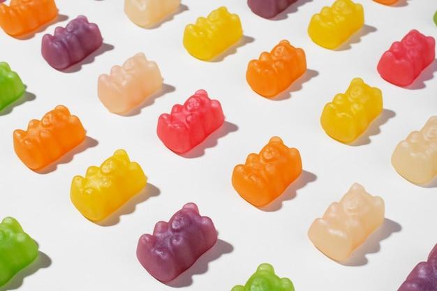 How many Gummi Bears are in a 9 oz bag? 