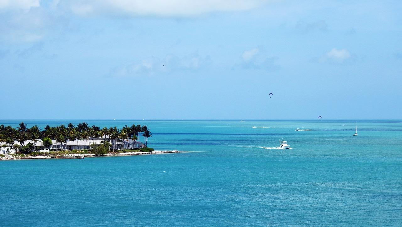 How many islands in the Florida Keys are inhabited? 