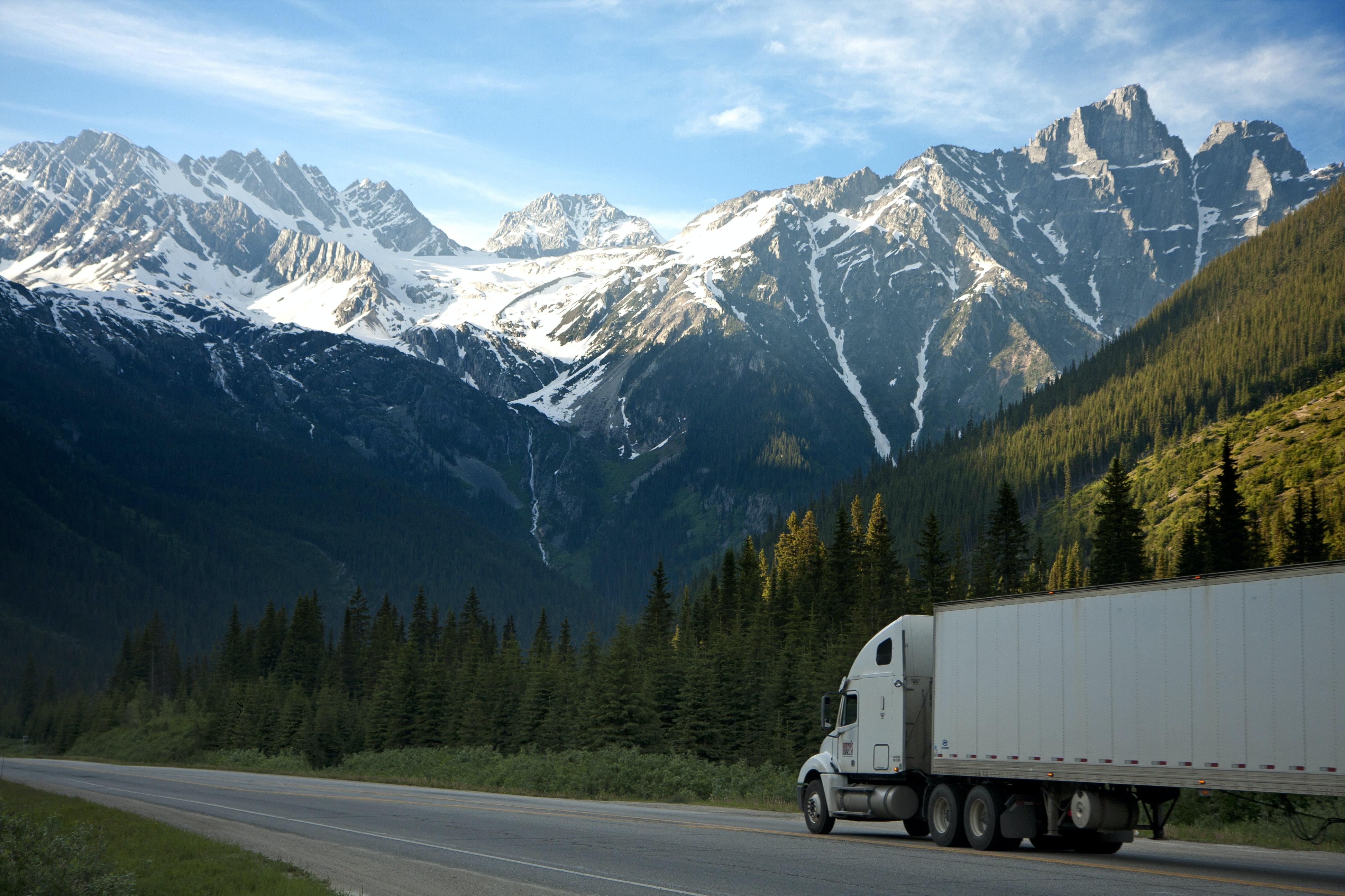 How many miles per gallon does a 15 passenger van get? 