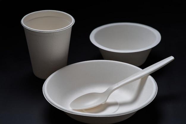 How many ml is 8 oz cup? 
