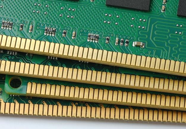 How many pins does DRAM have? 