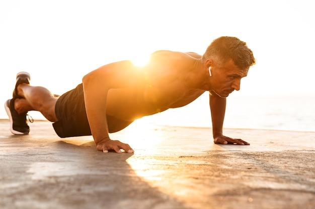 How many push ups do Navy SEALs do a day? 