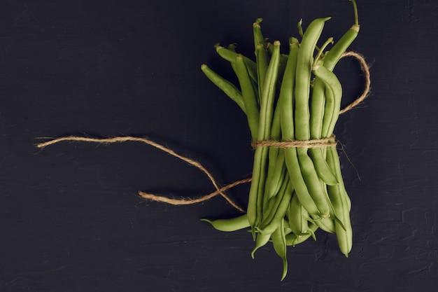 How many servings is a pound of green beans? 