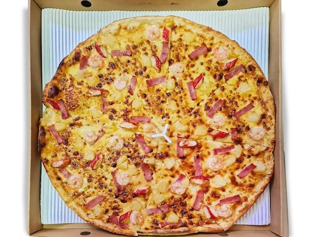 How many slices are in a large pizza at Dominos? 