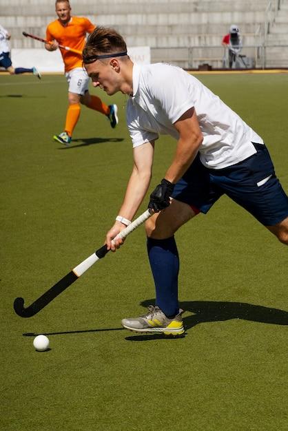 How much do pro field hockey players get paid? 