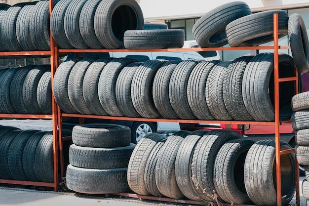 How much does an average tire weigh? 