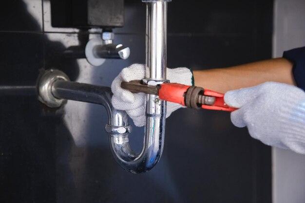 How much does fixing a fuel leak cost? 