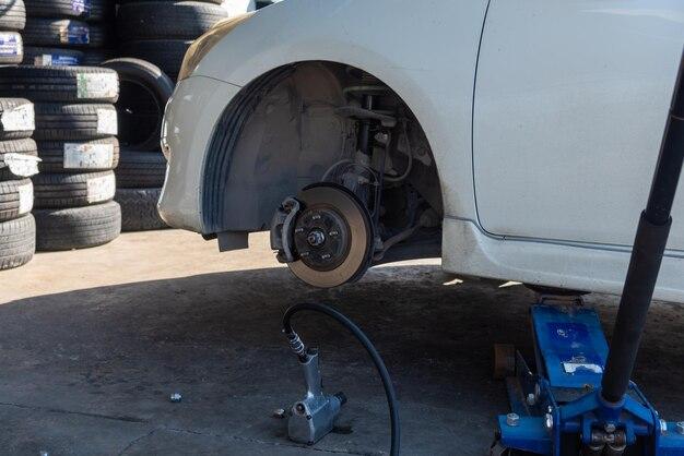 How much does it cost to replace a broken wheel stud? 