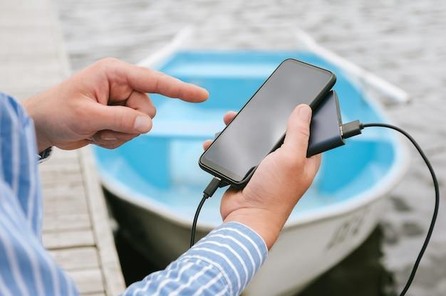 How much energy does it take to charge a cell phone? 