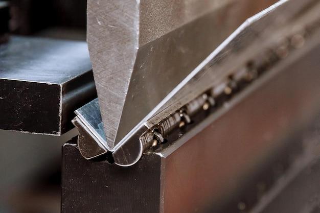 How much force can a hydraulic press produce? 