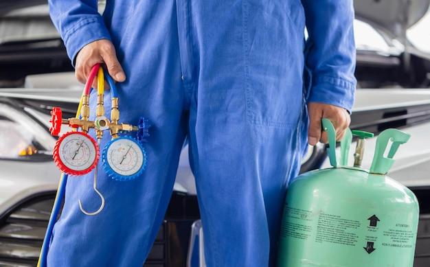How much refrigerant does an AC unit hold? 
