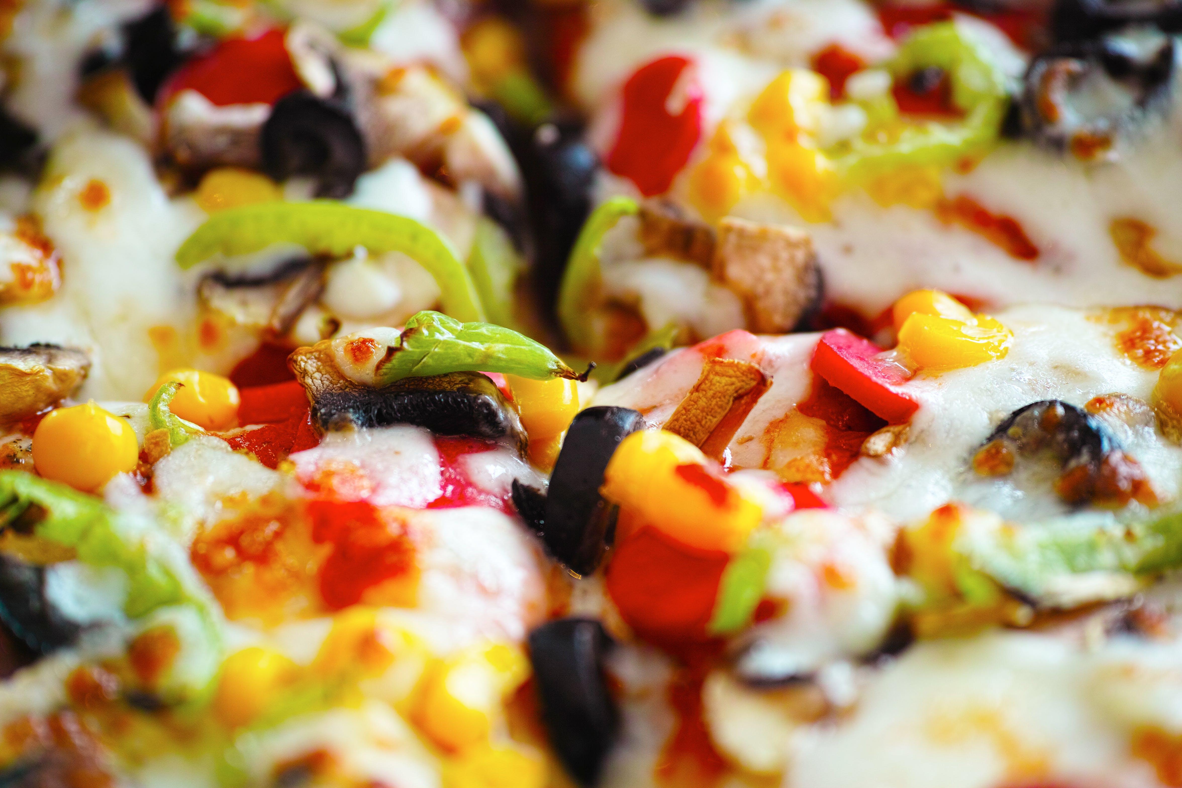 How much sodium is in a Dominos pizza? 