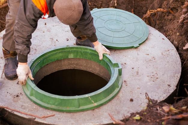 How much yeast should I use in my septic tank? 