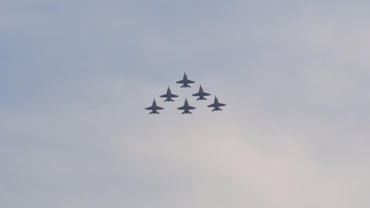 How Slow Can an F-16 fly? 