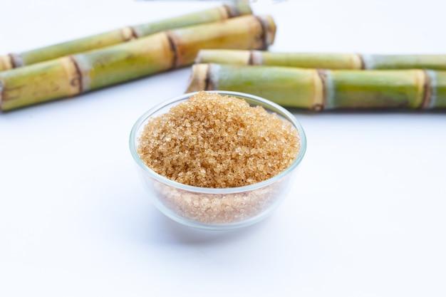 How does sugar react in vinegar? 