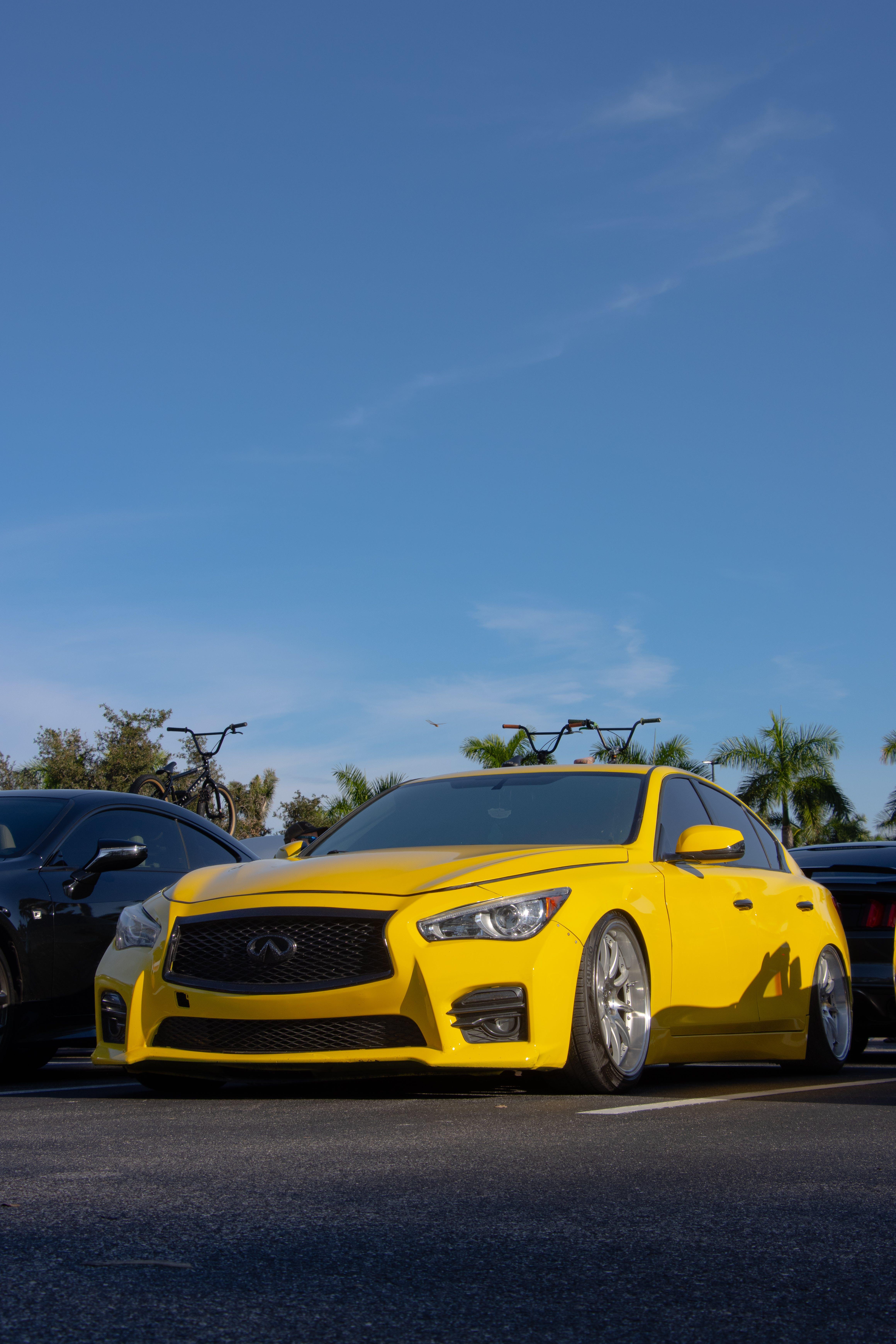 How do I put apps on my Infiniti q50? 