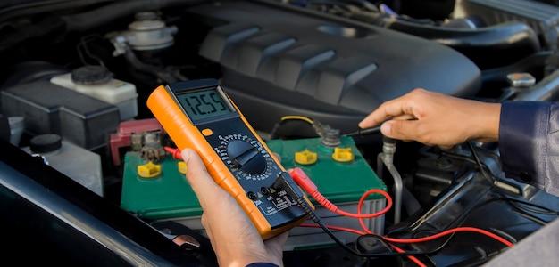 How do I change the battery in my 2014 Charger? 
