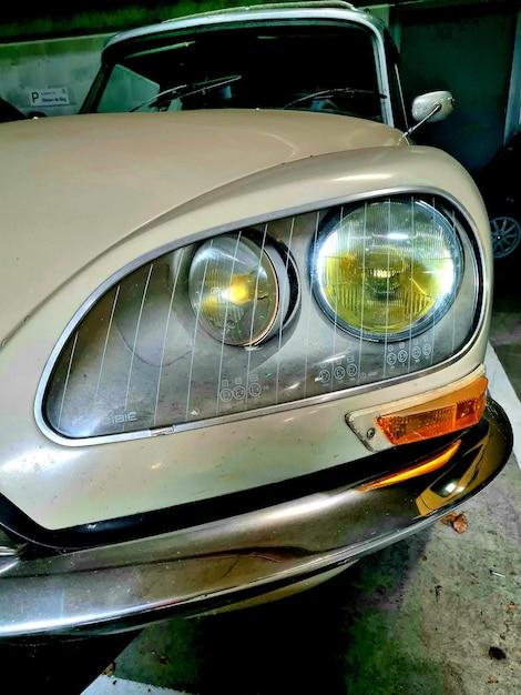 How do you change the license plate light on a Hyundai Accent? 