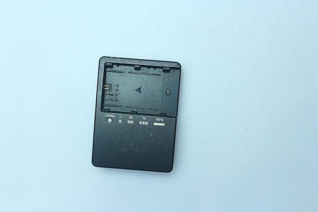 How do I charge iPod nano? 
