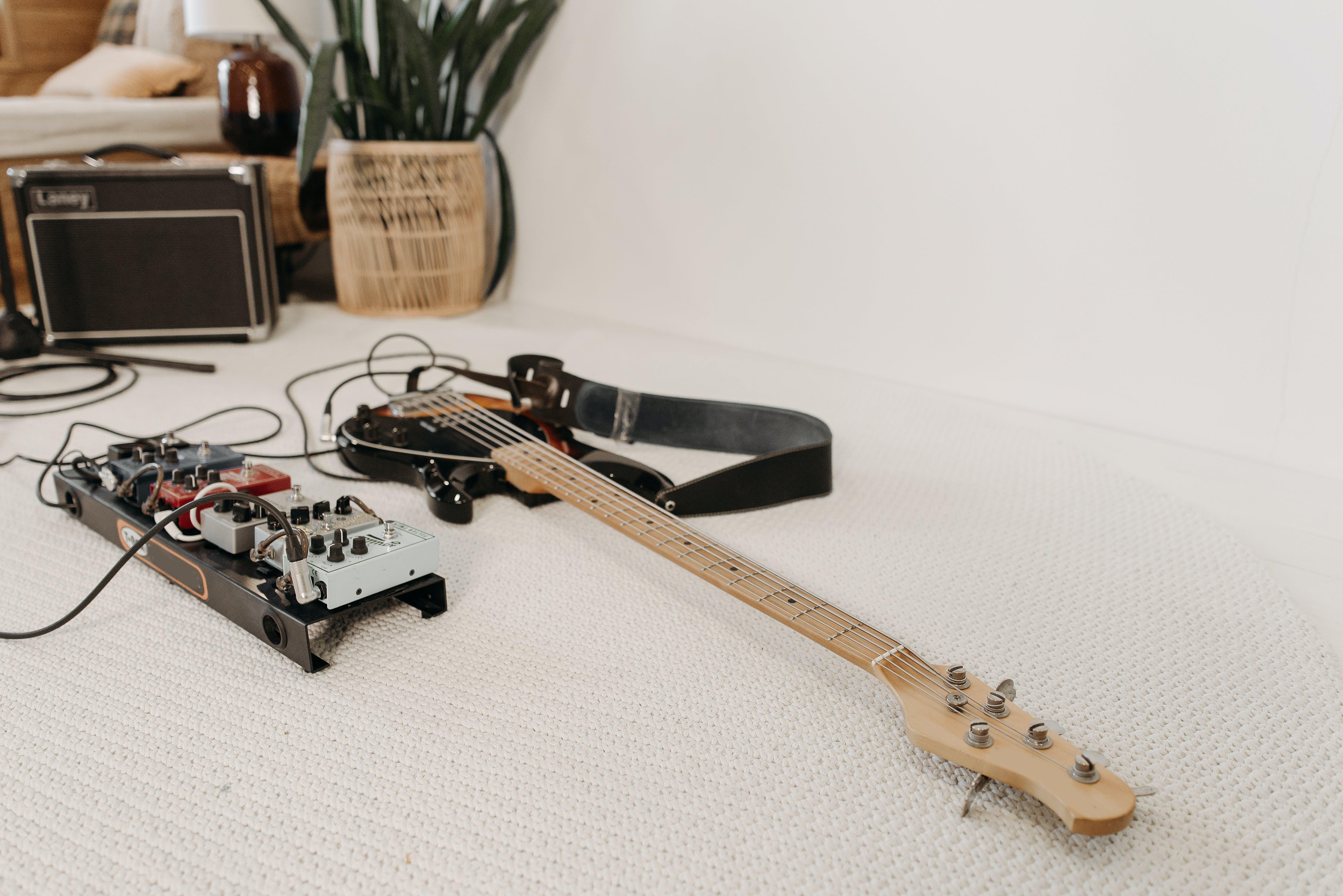 How do I date my Les Paul Custom? 