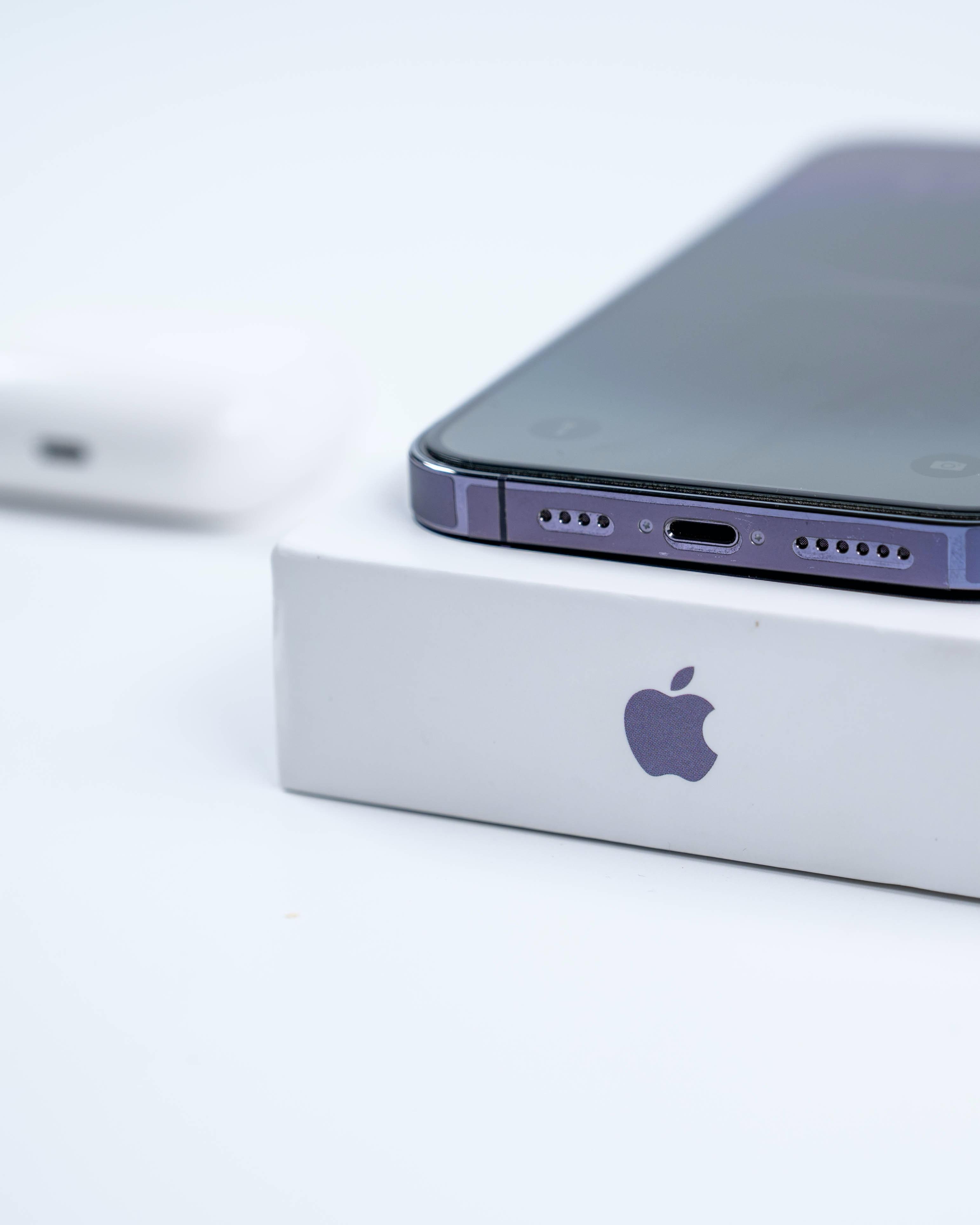 How do I delete my Game Center account from my Apple ID? 
